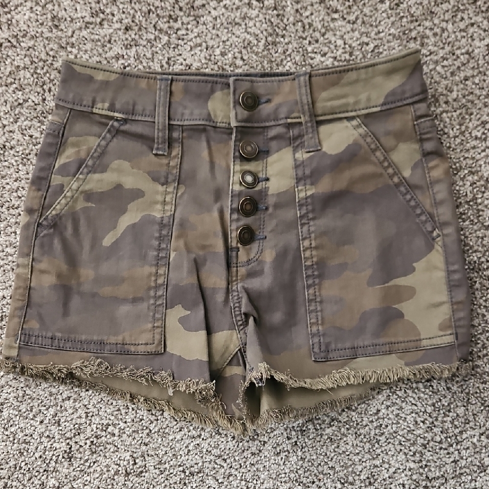 Camo High-Waisted Women Shorts